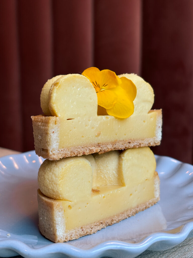 żółta monoporcja z kwiatkiem