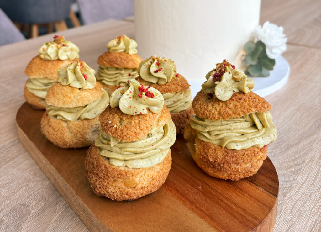 ptysie z kremem pistacjowym